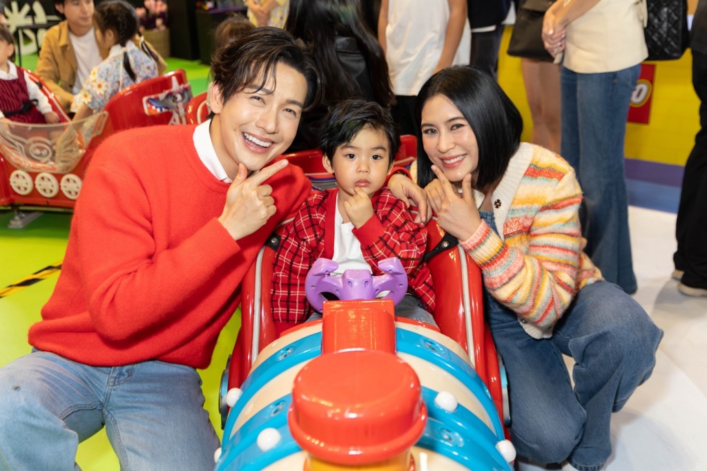 ครอบครัวพุฒิ-จุ้ย พาน้องพีเจร่วมฉลองวันเด็ก Siam Paragon X LEGO KIDS DAY 2025  KIDSTOPIA (1)