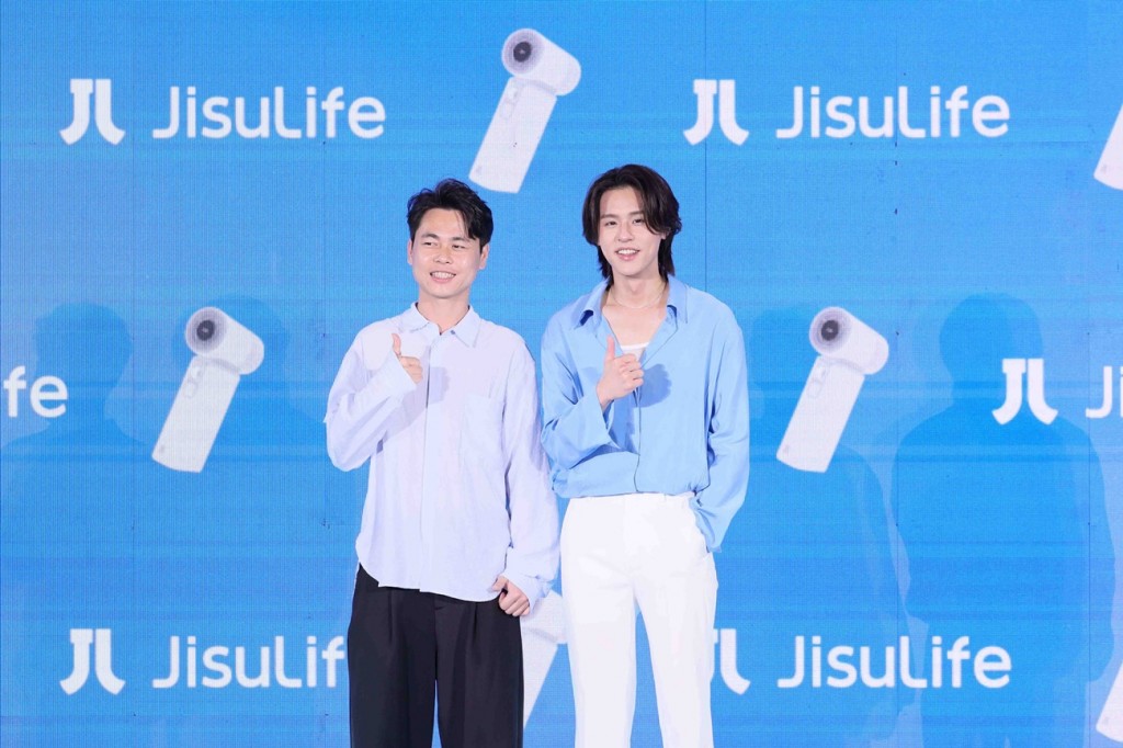 จีโน่ เหอ (ประธานเจ้าหน้าที่บริหาร) และบิวกิ้น-พุฒิพงศ์ อัสสรัตนกุล