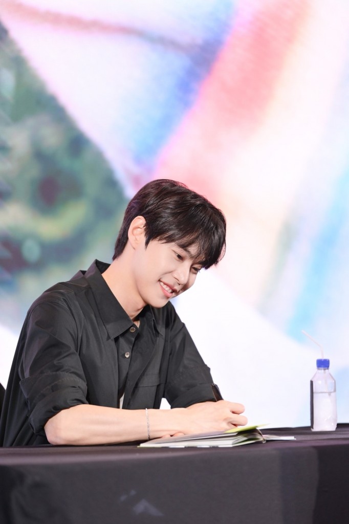 [ช่วงแฟนไซน์ 15] DOYOUNG (โดยอง) งาน Shopee x DOYOUNG ‘YOUTH’ FANSIGN & EVENT