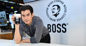 บอส คอฟฟี่ ควง ฌอห์ณ จินดาโชติ ชวนคุณเปิดประสบการณ์ใหม่  ดื่มด่ำกาแฟระดับบอส ที่ BOSS Café สยามเซ็นเตอร์
