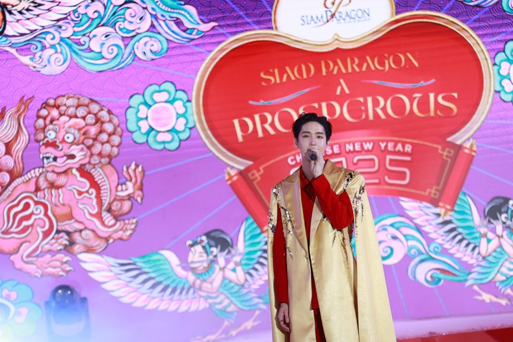 ต่อ ธนภพ โชว์บทเพลงพิเศษในงาน Siam Paragon A Prosperous Chinese New Year 2025 (5)