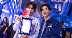 ซัมซุงชวน เต-นิว ควงคู่แจกความฟิน ฉลองวันคริสต์มาสกับแฟน ๆ   ในงาน Say it with Galaxy Exclusive Meet with “Tay-New”   ที่ลานลิฟต์แก้ว เซ็นทรัลเวิลด์