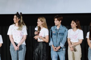 นักแสดง