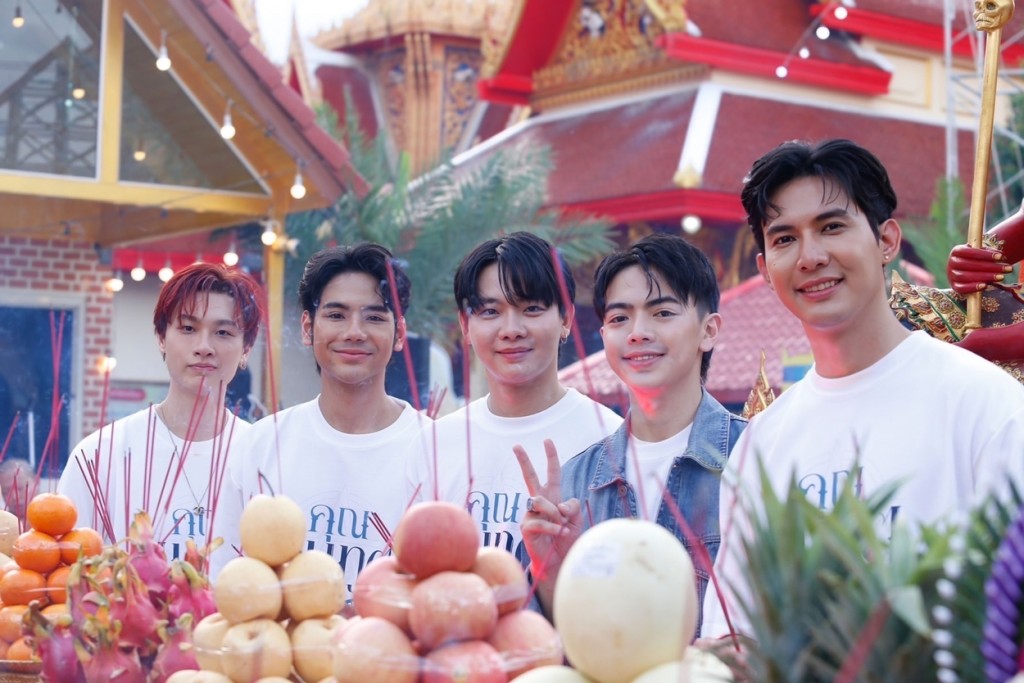นักแสดง