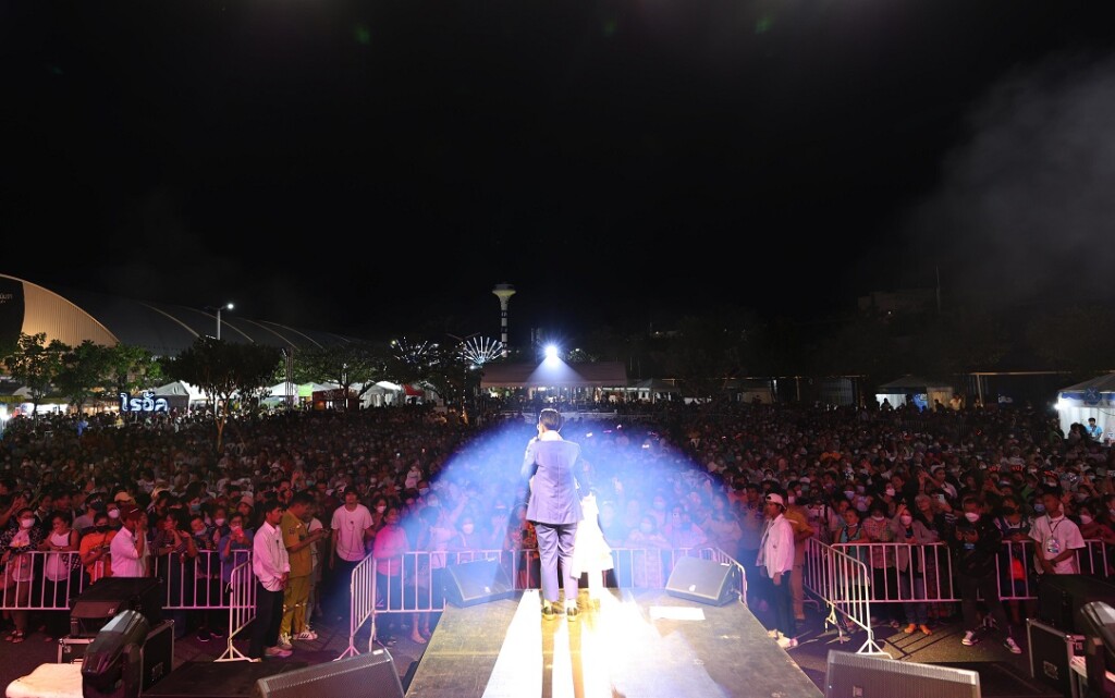 นัท ณวภัสร์ และพี่น้องชาวจังหวัดชลบุรี