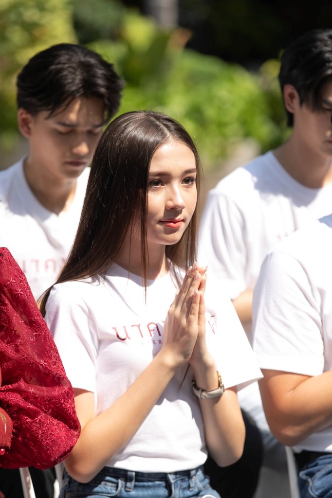 นีญ่า มากีลา ร่วมพิธีบวงสรวง