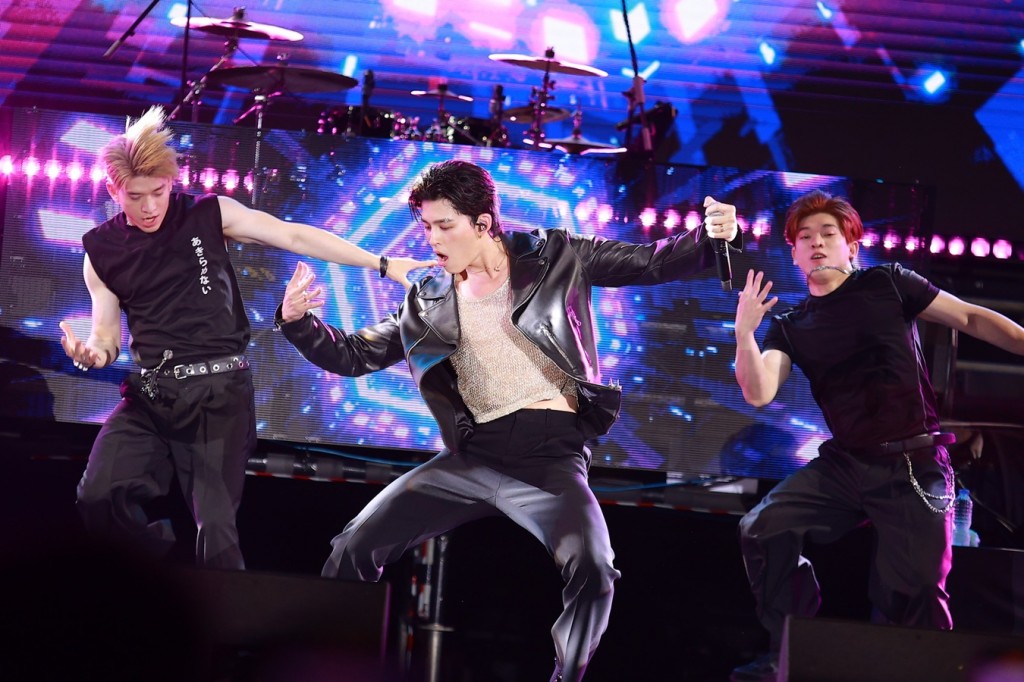 ปอนด์-ภูวินทร์ ร่วมส่งท้ายปี บนเวที SIAM PARAGON THE MAGICAL COUNTDOWN CELEBRATION 2025_(7)