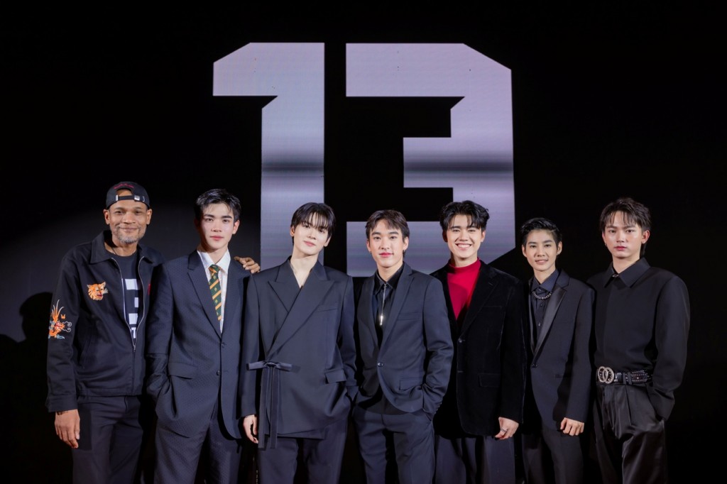 ผู้กำกับไมค์และนักแสดงกฤษดา พาราไดซ์