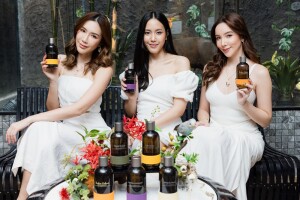 พลอยพยัพ ศรีกาญจนา, วิชาดา พูลผล, ธัญวรรณ เทพหัสดิน ณ อยุธยา (1)
