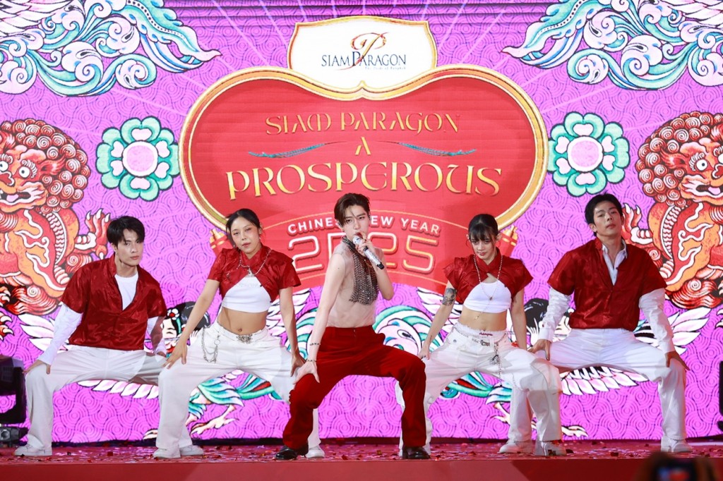 พีพี กฤษฏ์ โชว์บทเพลงพิเศษในงาน Siam Paragon A Prosperous Chinese New Year 2025 (6)