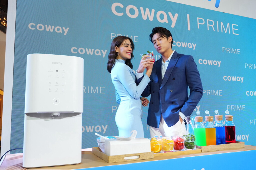 ภาพ_หมาก - ปริญ สุภารัตน์ และ คิมเบอร์ลี่ ร่วมงาน COWAY Just Drink Day_02