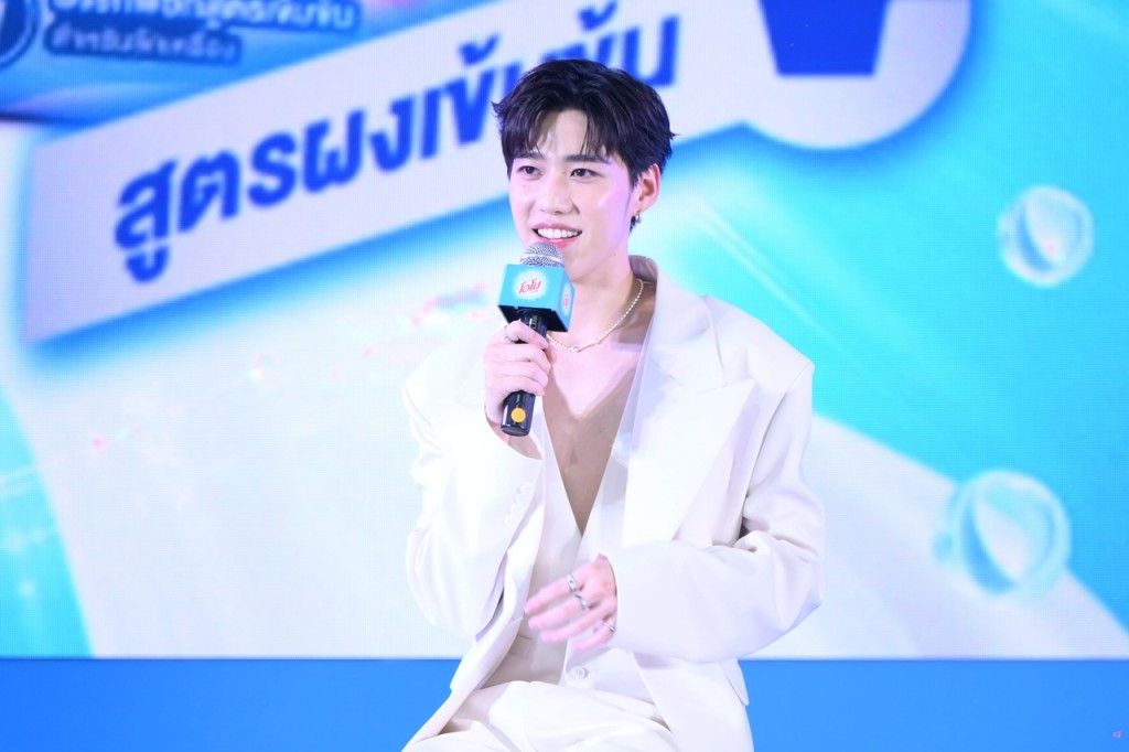 ภาพข่าวงาน OMO PLUS WHITE BACK TO SCHOOL ขาวจ้าตัวพี่ กับ PP Krit  (5)