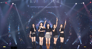 Red Velvet เปิดฉากการทัวร์คอนเสิร์ตทั่วโลกในปี 2023 อย่างประสบความสำเร็จ  ด้วยคอนเสิร์ตที่กรุงโซล ‘Red Velvet 4th Concert : R to V’  พร้อมเตรียมมาพบกับแฟนคลับชาวไทย ในวันที่ 13-14 พฤษภาคมนี้!