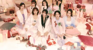 Red Velvet และ aespa รวมตัวสุดพิเศษ โชว์ลุคซานต้าเกิร์ลแสนน่ารัก  ในเพลงไตเติล ‘Beautiful Christmas’ ของอัลบั้มฤดูหนาว