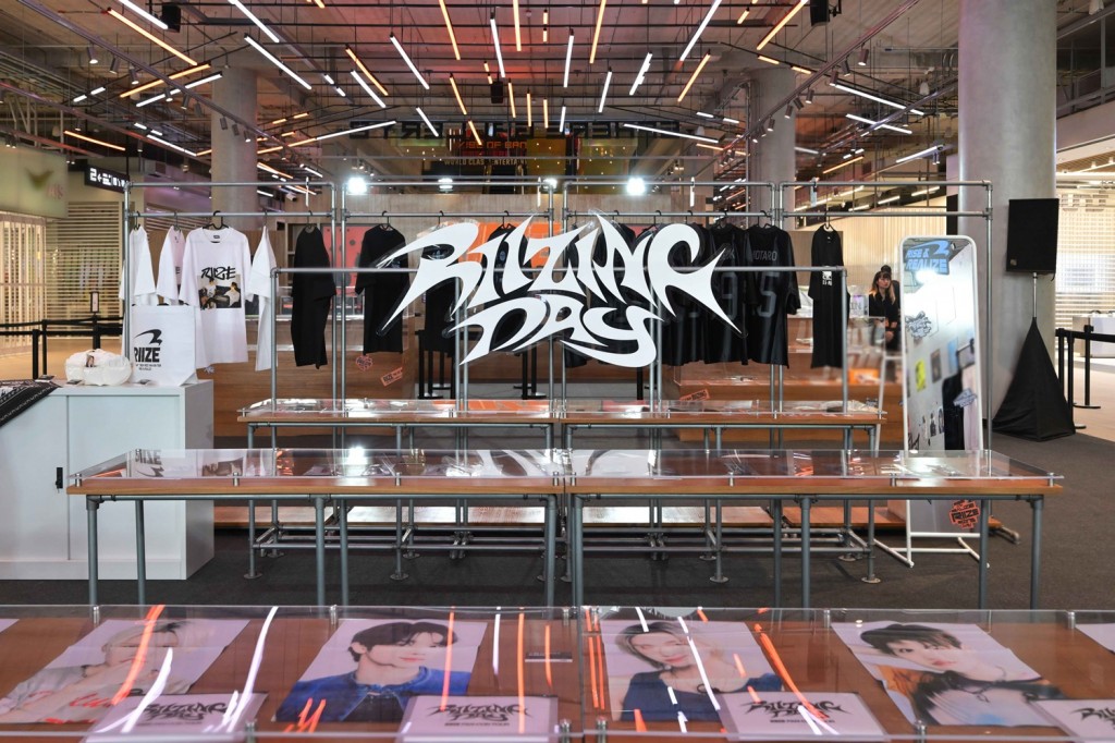 [ภาพที่ 1] THE 1ST MINI ALBUM RIIZING POP-UP STORE in BANGKOK by SM True
