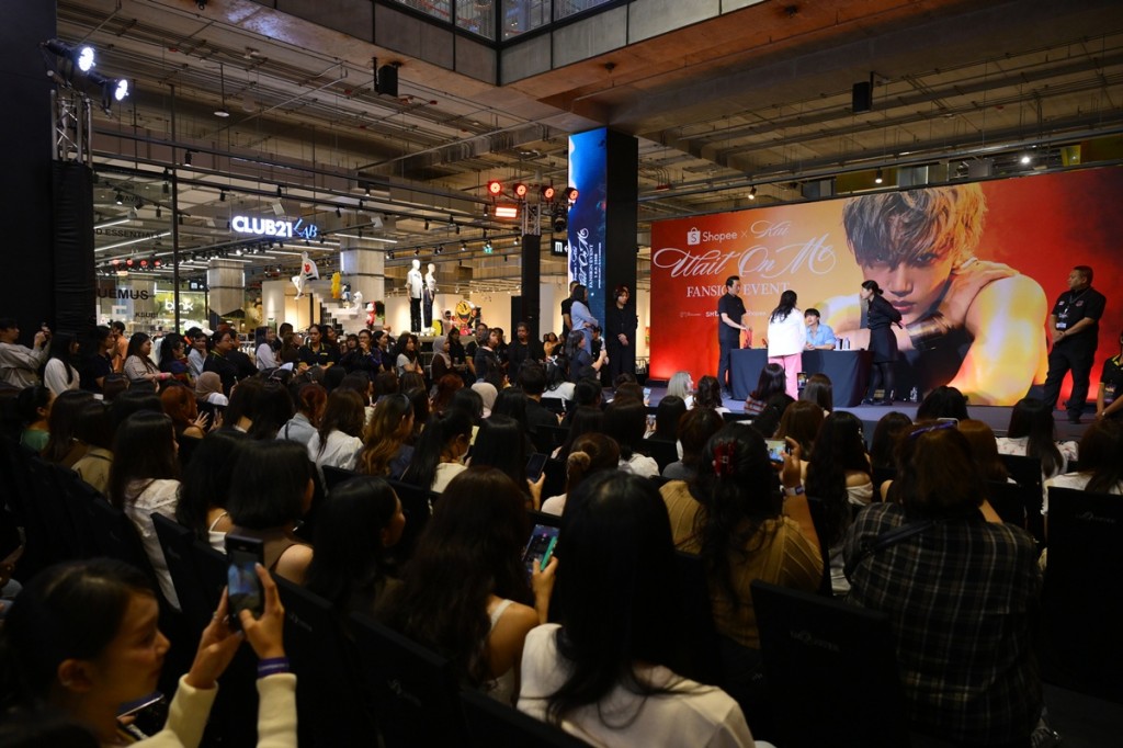 [ภาพที่ 14] Shopee x KAI ‘Wait On Me’ FANSIGN EVENT