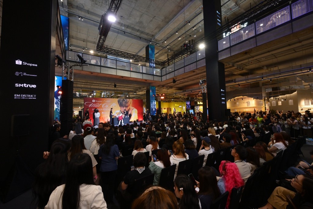 [ภาพที่ 15] Shopee x KAI ‘Wait On Me’ FANSIGN EVENT