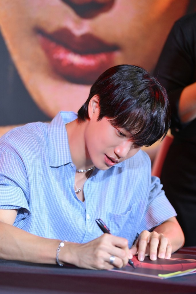 [ภาพที่ 5] Shopee x KAI ‘Wait On Me’ FANSIGN EVENT