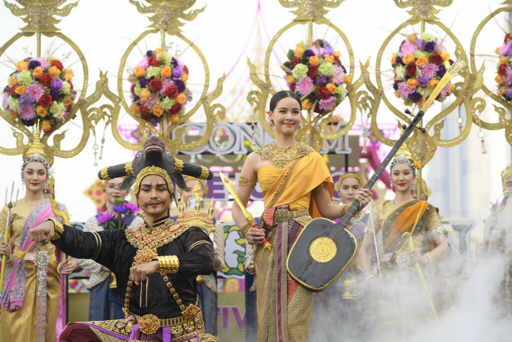 ภาพประกอบ_ญาญ่า ร่วมงาน THE ICONIC SONGKRAN FESTIVAL 2023  (10)