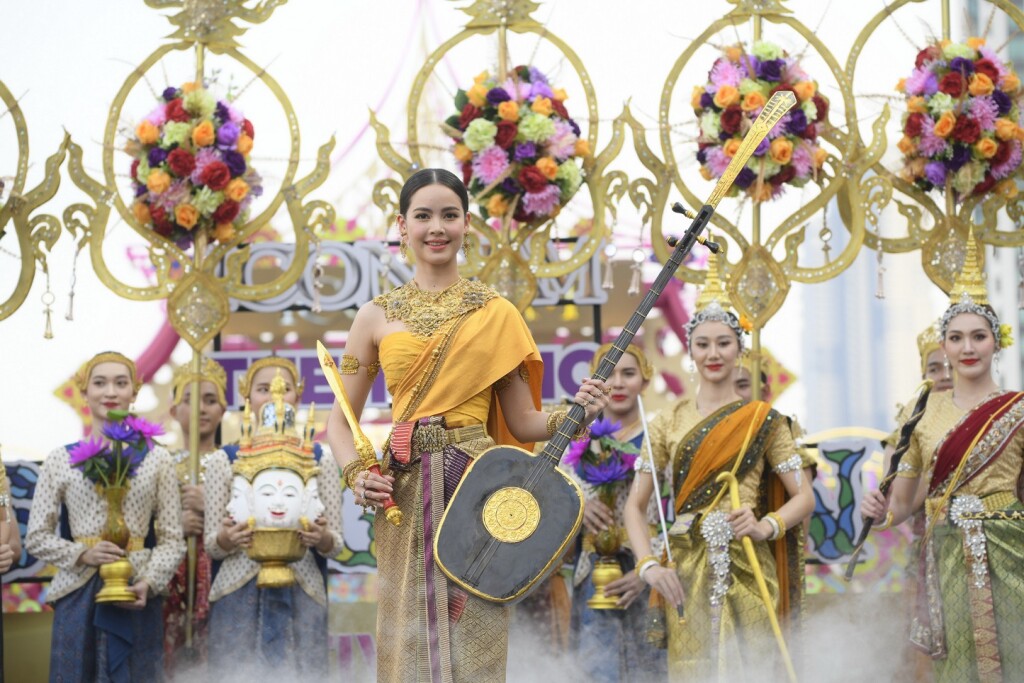 ภาพประกอบ_ญาญ่า ร่วมงาน THE ICONIC SONGKRAN FESTIVAL 2023  (2)