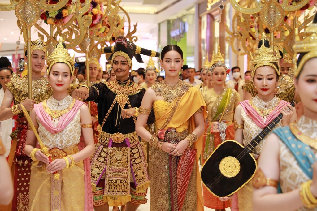 ภาพประกอบ_ญาญ่า ร่วมงาน THE ICONIC SONGKRAN FESTIVAL 2023  (4)