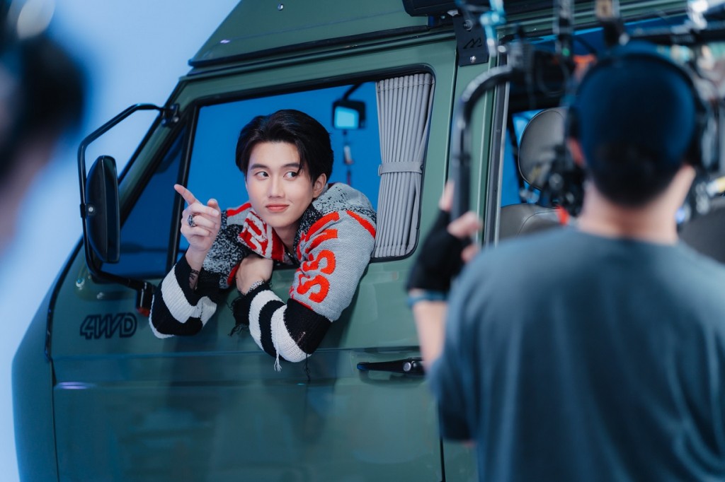 ภาพมิวสิควีดีโอเพลง HIYA วง ATT (8)