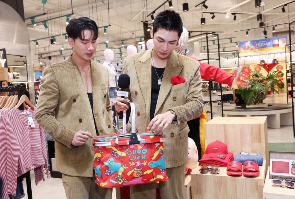 มิว และ ตุลย์ ร่วมงาน “ROBINSON HAPPY CHINESE NEW YEAR 2025” (06)