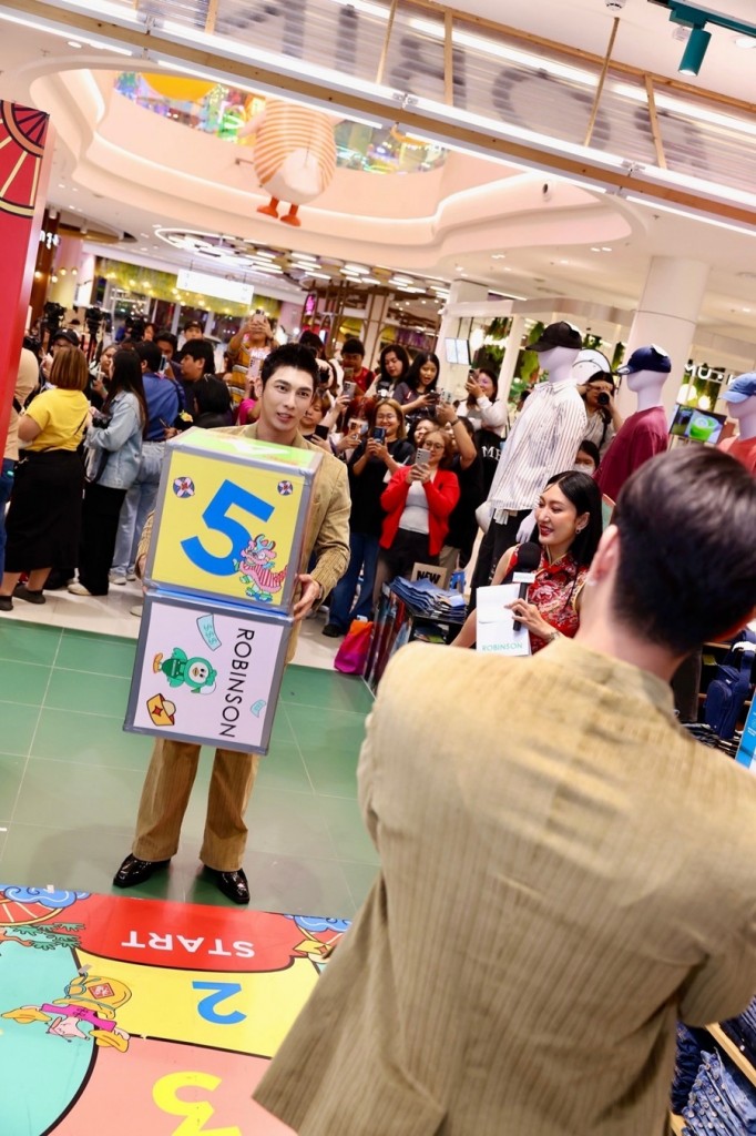 มิว และ ตุลย์ ร่วมงาน “ROBINSON HAPPY CHINESE NEW YEAR 2025” (10)