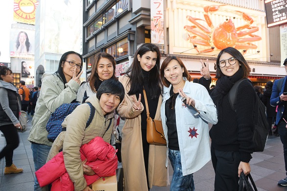 รูปหมู่กับผู้โชคดี1