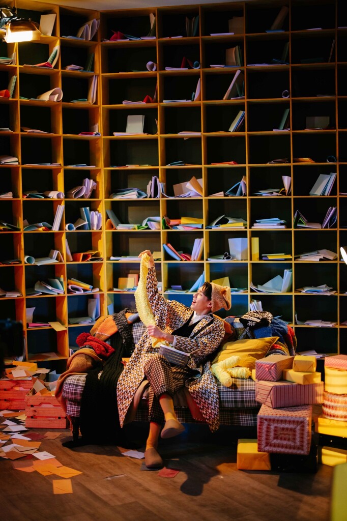 รูป“ซานต้าบิวกิ้น” พร้อมแจกความสดใส  ปล่อยซิงเกิลใหม่ล่าสุด “MR.EVERYTHING” _5