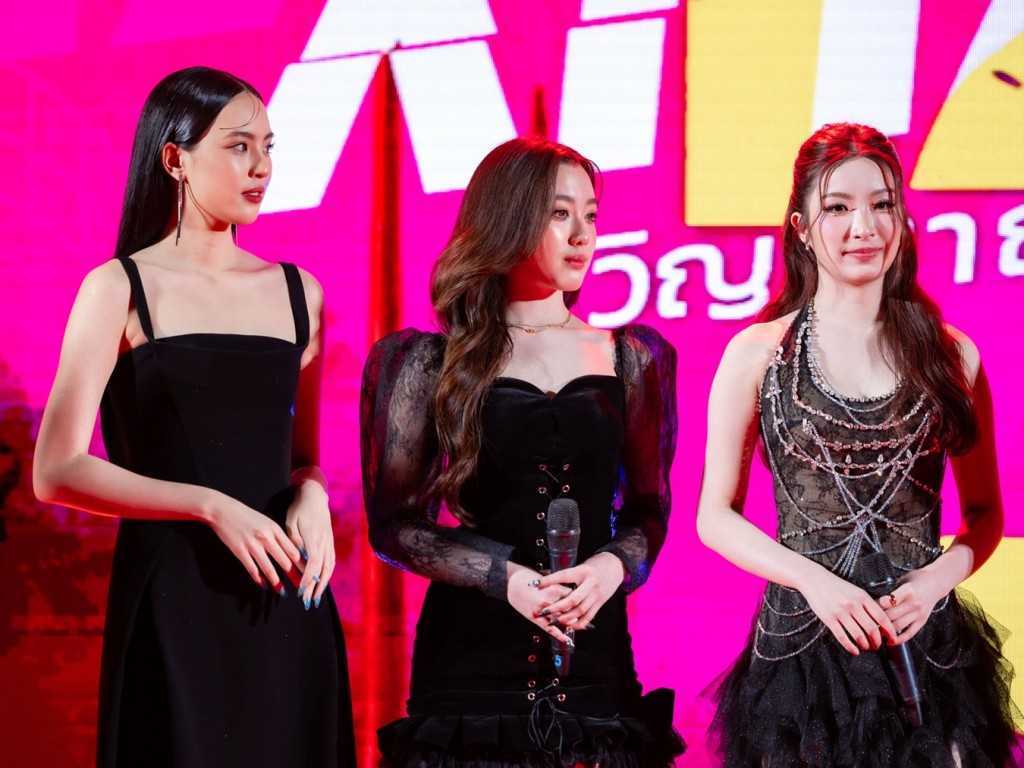 ลิลลี่ อ๊ะอาย และ สตางค์