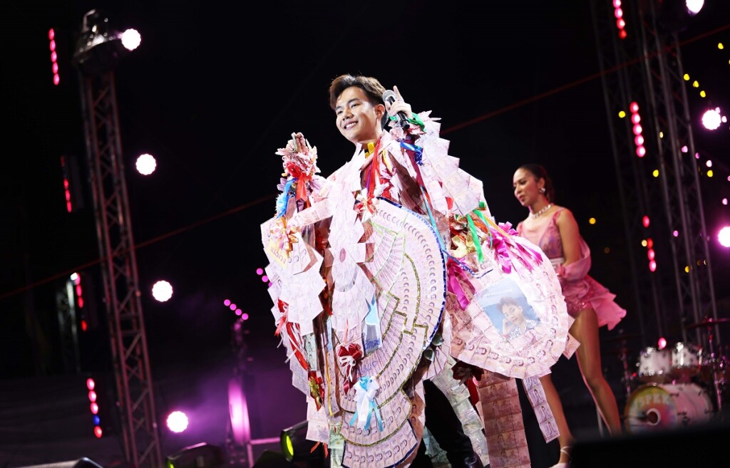 ลีโอ ไมค์หมดหนี้