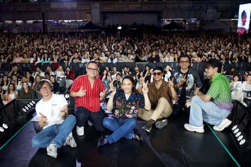 สยามพารากอนประเดิมความสนุกบนเวทีเคานต์ดาวน์ด้วย ETC  (10)