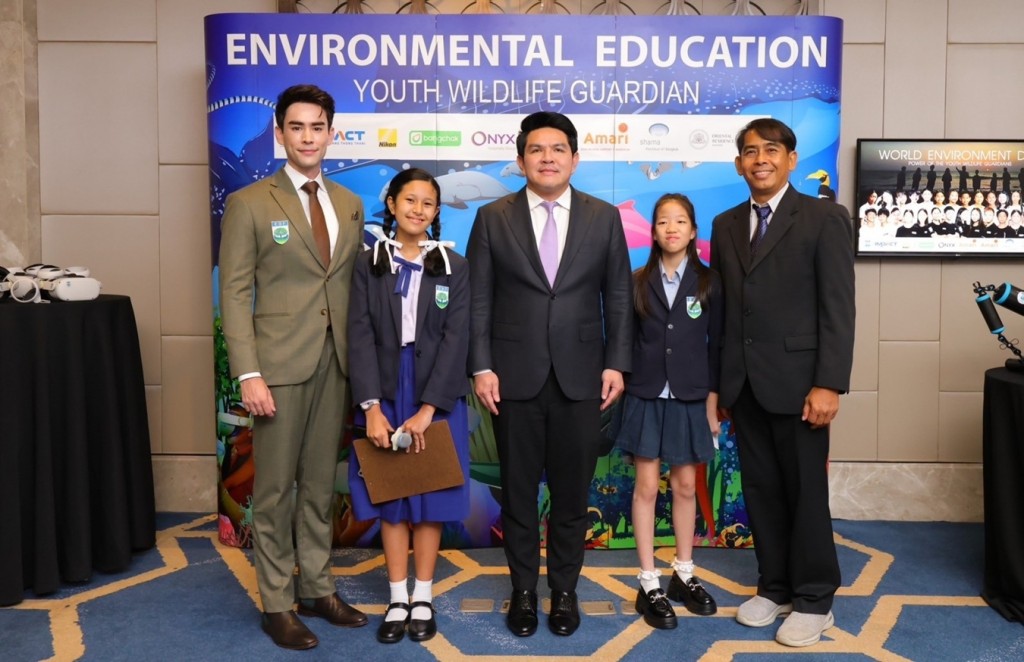 หลุยส์ เฮส, สุรศักดิ์ พันธ์เจริญวรกุล, ดร.อลงกต ชูแก้ว และกลุ่มเยาวชนไทย ‘Youth Wildlife Guardian’