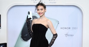 “อิงฟ้า วราหะ” นั่งแท่นพรีเซนเตอร์สมาร์ตโฟน HONOR 200 Series โชว์ศักยภาพการถ่ายภาพสุดแกรนด์ระดับสตูดิโอชั้นนำ ด้วยนวัตกรรมกล้อง AI