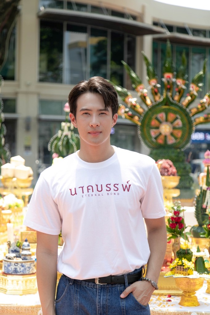 เจมมส์ มาร์ รับบท ธารินทร์