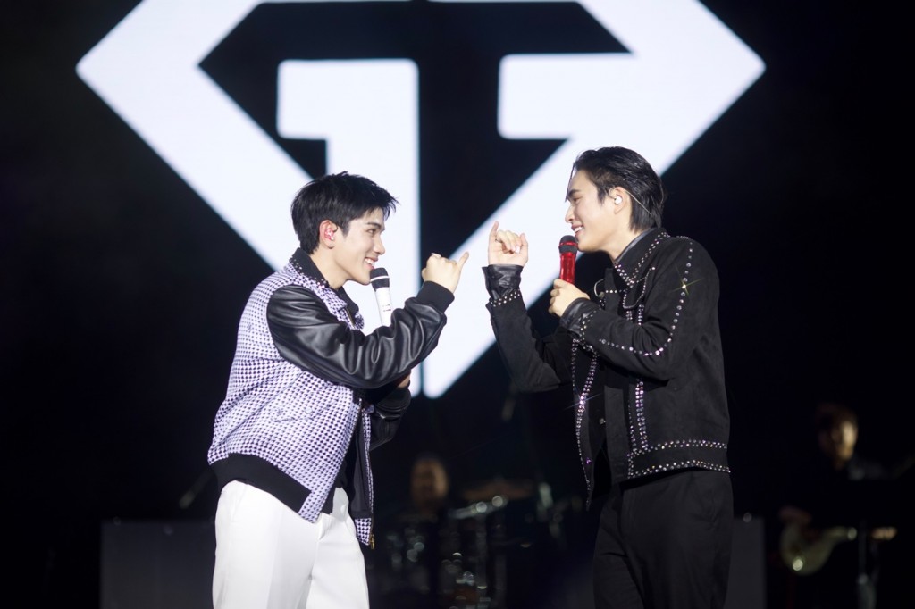 เจมิไนน์-โฟร์ท ร่วมส่งท้ายปี บนเวที SIAM PARAGON THE MAGICAL COUNTDOWN CELEBRATION 2025 (1)