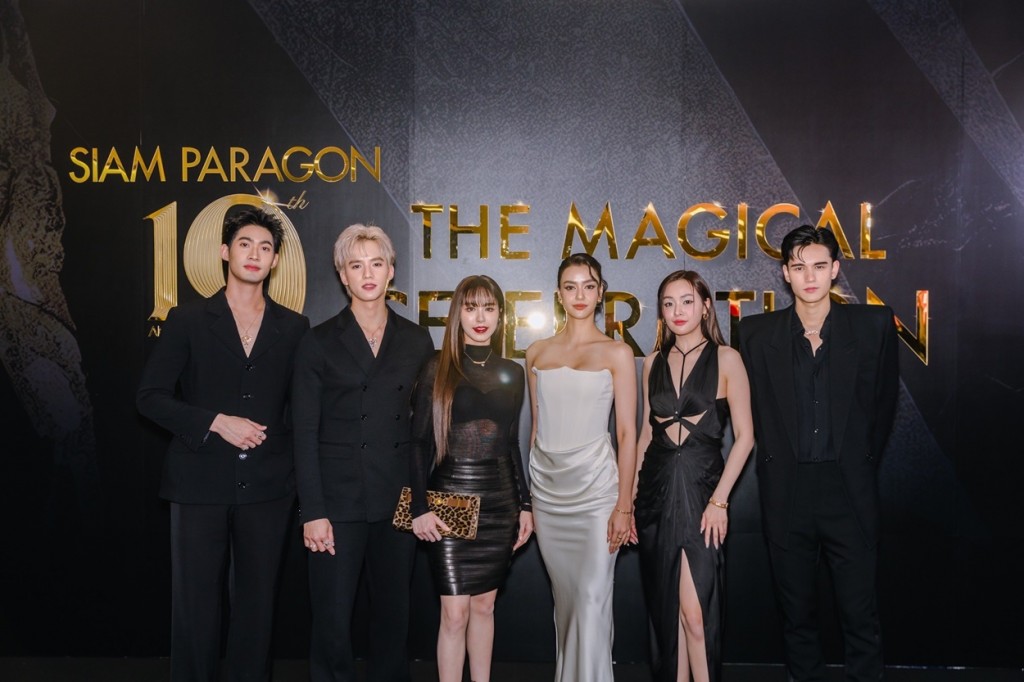 เหล่าศิลปินดาราร่วมฉลองครบรอบ 19 ปี สยามพารากอน อย่างยิ่งใหญ่ (6)