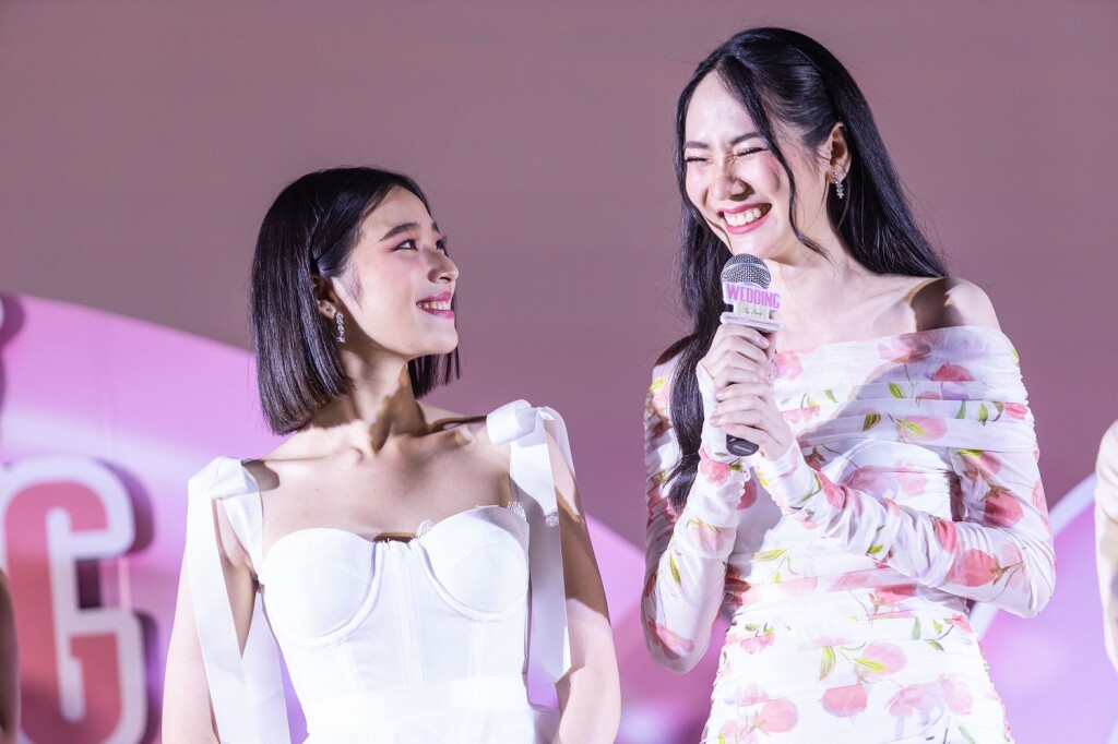 เอญ่า เคท บนเวที
