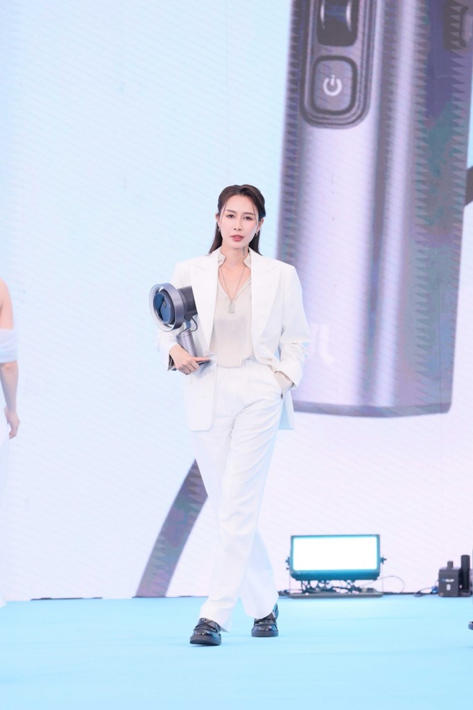 แฟชั่นโชว์เปิดตัวพัดลม JisuLife (9)