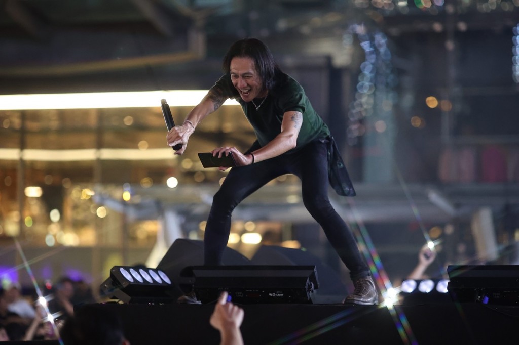 โชว์สุดมันส์ของ BODYSLAM บนเวที SIAM PARAGON THE MAGICAL COUNTDOWN CELEBRATION 2025 (7)