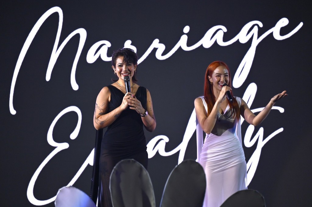 โชว์เปิดโดย ซิลวี่ ภาวิดา และ มิ้น มิณฑิตา (2)