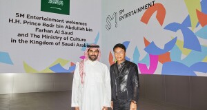 Soo-Man Lee แห่ง SM พบกับรัฐมนตรีกระทรวงวัฒนธรรมของซาอุดีอาระเบีย  เตรียมผลิต Saudi Pop (S-Pop) และศิลปินของซาอุดีอาระเบีย โดยใช้ระบบ CT (Culture Technology)