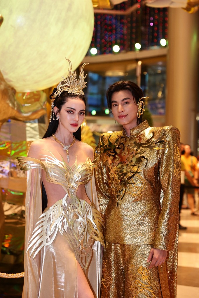 ใหม่ - ดาวิกา โฮร์เน่ ควงคู่ กลัฟ - คณาวุฒิ ไตรพิพัฒนพงษ์ ร่วมงาน Siam Paragon Golden Prosperous Chinese New Year 2024  (7)