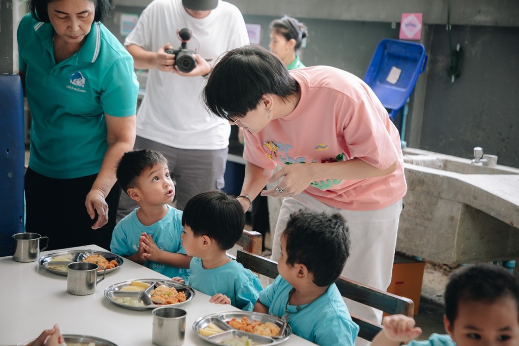 ไดมอนด์ ทำบุญมูลนิธิเด็กอ่อน (5)