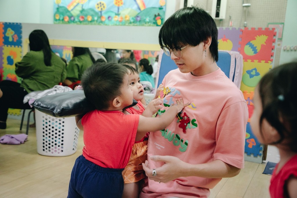 ไดมอนด์ ทำบุญมูลนิธิเด็กอ่อน (9)