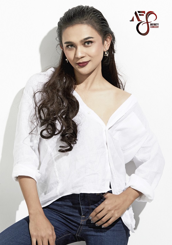 ไทด์-ณพฤฒษภา พลอยงาม